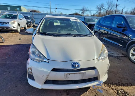 2014 Toyota Prius C z USA, uszkodzony, nr VIN JTDKDTB33E1570095